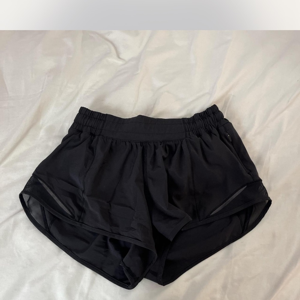 Lululemon hotty hot 2.5” inseam black shorts